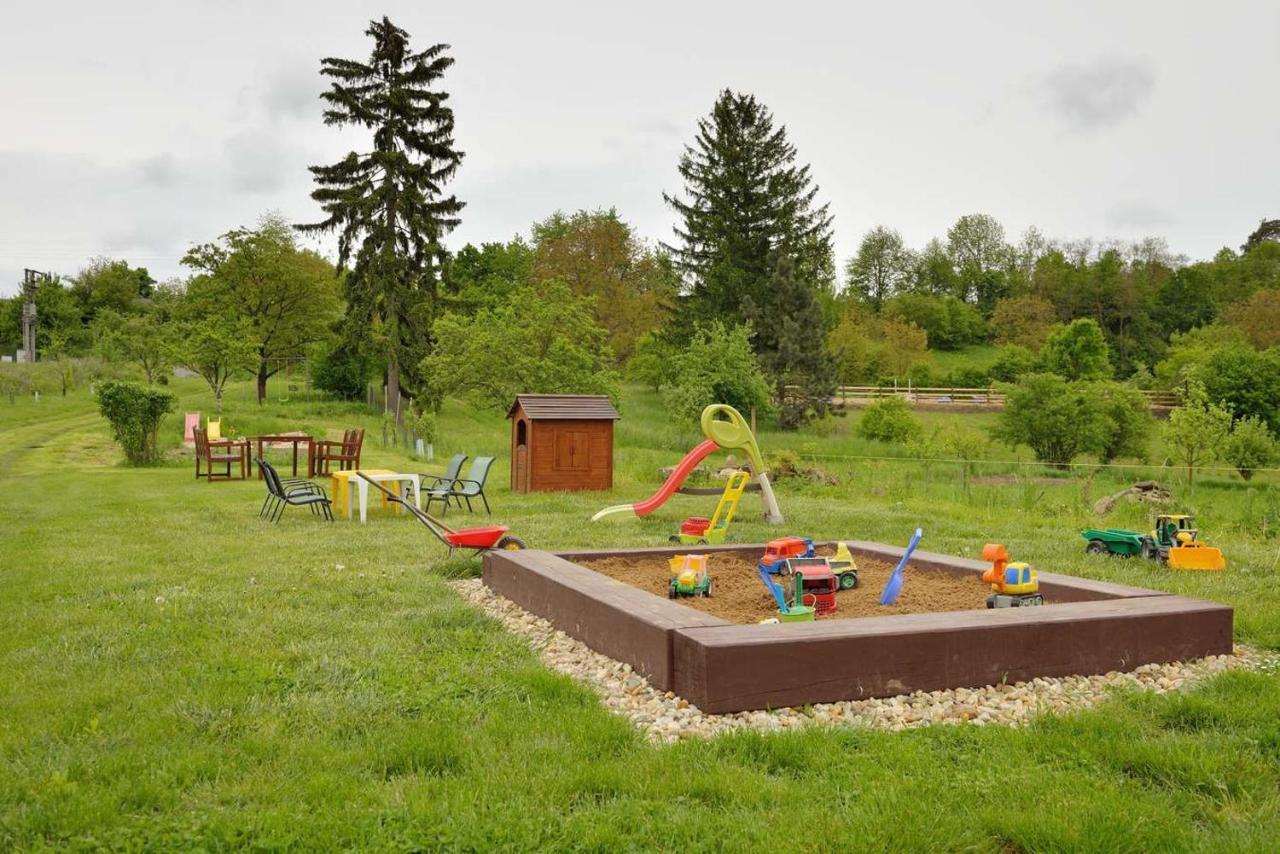 Penzion Mala Farma Nemojany Exteriör bild